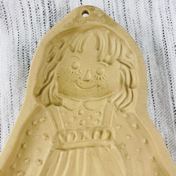 Vintage Raggedy Ann Brown Bag Cookie‎ Art Ceramic Cookie Mold - Picture 2 of 4